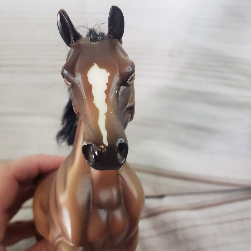 ๐SOLD๐Breyer Brown Quarter Horse Black Hair 7.5 x 6.5 Inch Cut Hair Paint Wear - Picture 3 of 10